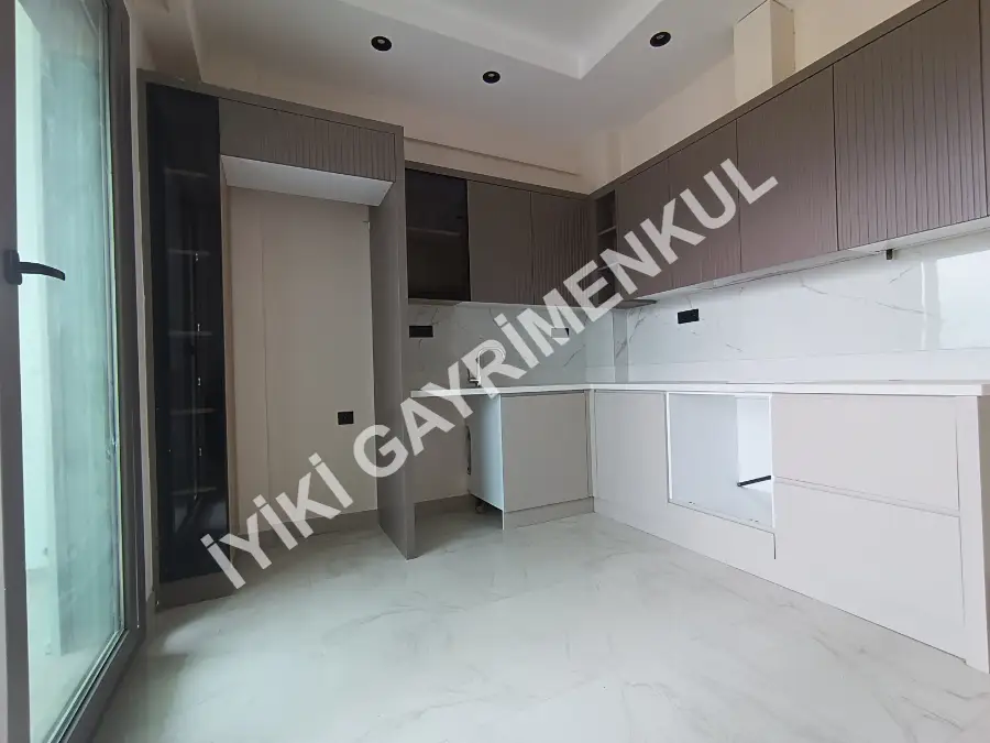 İYİ-Kİ''DEN YENİŞAFAKDA PANJURLU EBEBEYN BANYOLU BULVARA YAKIN 2+1 DAİRELER