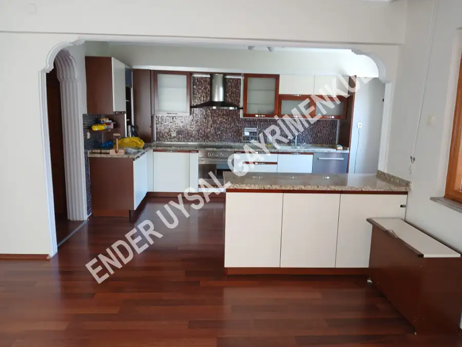 ENDER UYSAL GAYRİMENKULDEN KINIKLIDA KLİMALI ASANSÖRLÜ 3+1 KİRALIK DAİRE.... 