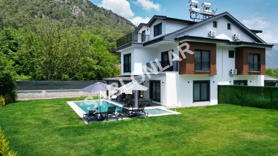 Çevreköy'de Doğayla İç İçe Satılık Lüks Villa