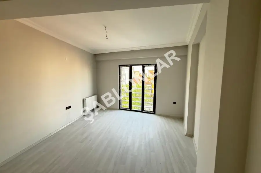  GENİŞ AİLELERE ÖZEL 130M2 BAHÇELİ YENİ BİNA İSKANLI 3+1 DAİRE 