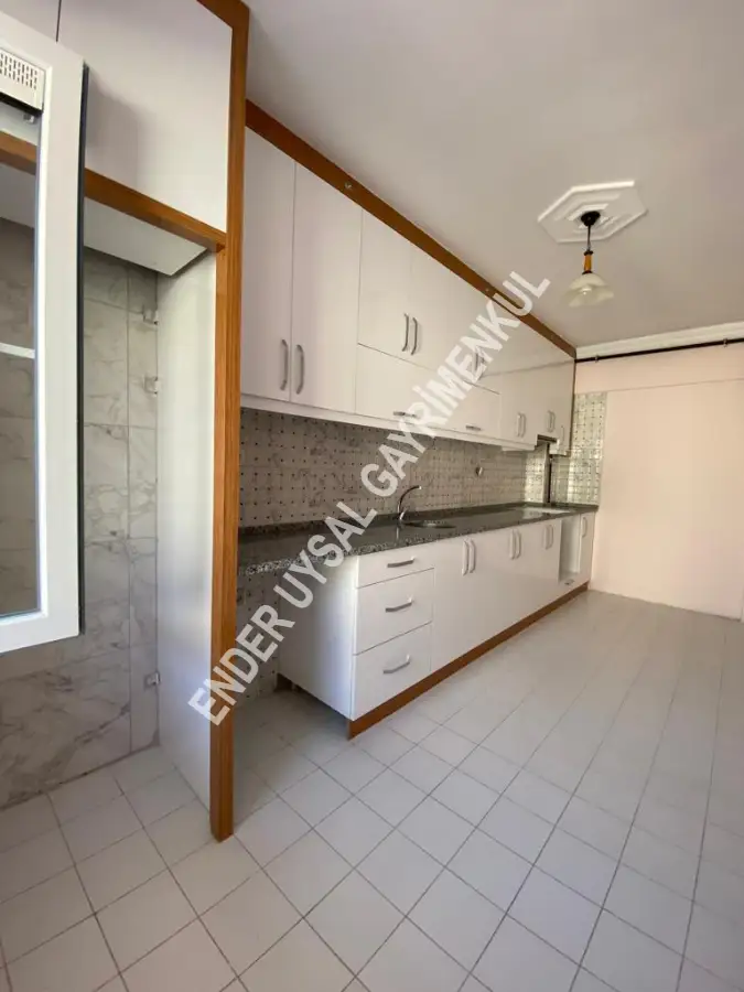 ENDER UYSAL GAYRİMENKULDEN FESLEĞENDE 3+1 GENİŞ KİRALIK DAİRE.