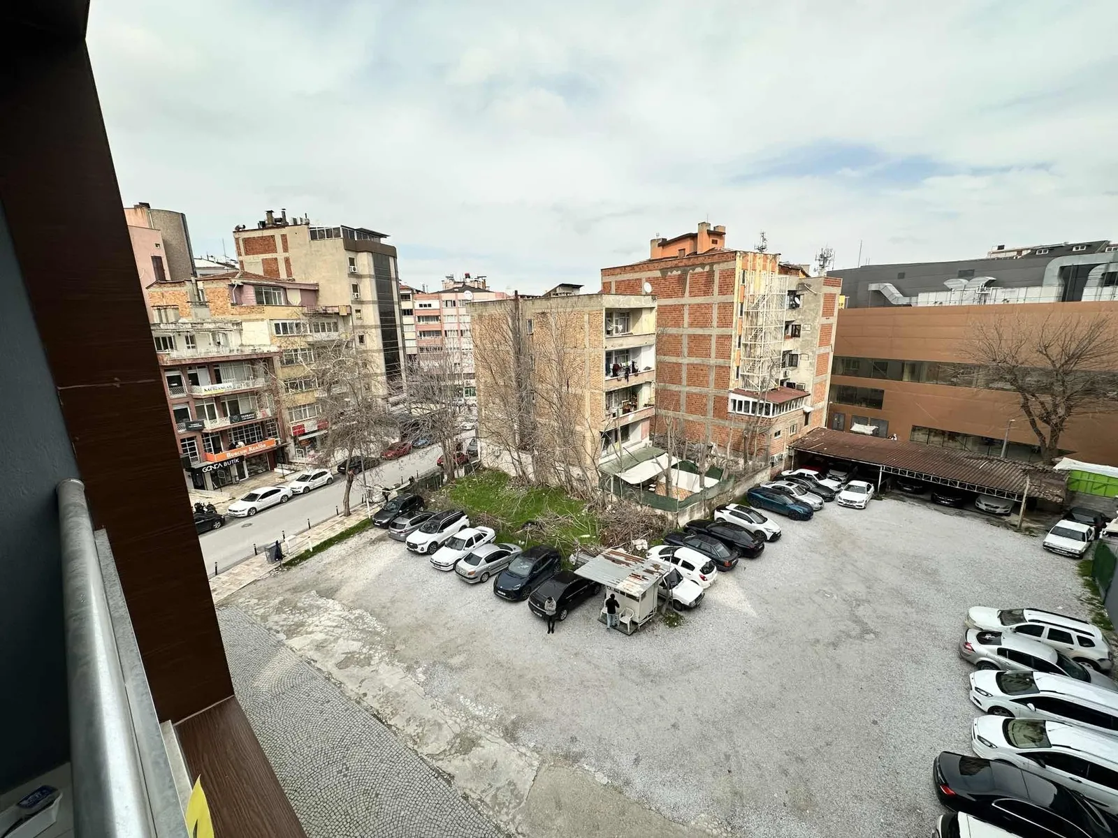 City20'den Çınar'da İş merkezinde Kiralık Ofisler !!