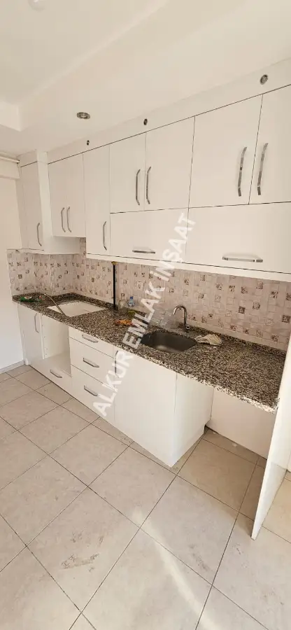DENİZLİ MERKEZEFENDİ İLÇESİ AKKONAK MAHALLESİNDE 120m2 2+1 KİRALIK ARAKAT DAİRE