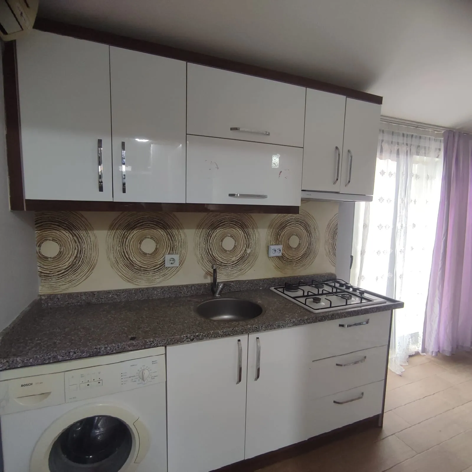 ATALAR DA 1+0 ,45 M2 EŞYALI SÜTÜDYO ÇATI KATI DAİRE........
