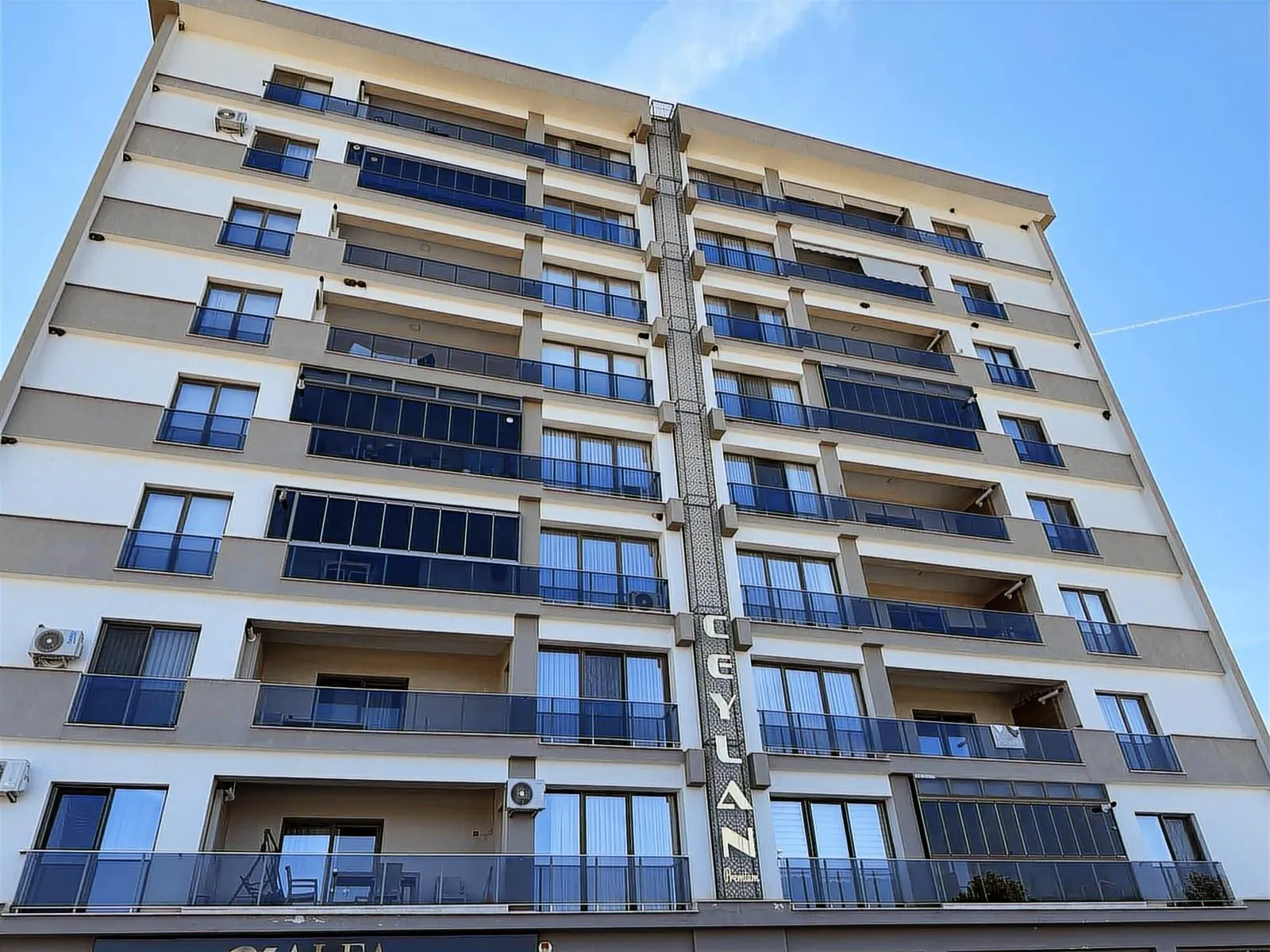 C21 Net'ten Göveçlik Yolu Üzeri'nde Site İçi 3+1 Satılık Daire