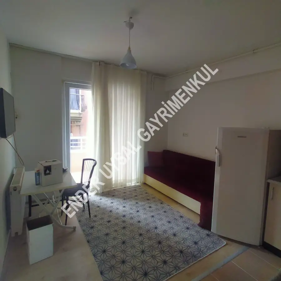 ENDER UYSAL GAYRİMENKULDEN KINIKLIDA 1+1 KİRALIK BALKONLU APART...  