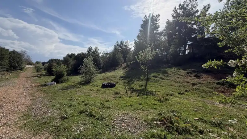 TAVAS KIZILCABÖLÜKTE MERKEZDE 508M2 SEKİZÇAM MEVKİ SATILIK ARSA