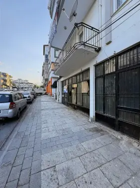 HÜDAİ ORAL CADDESİNDE SIFIR BASAMAK İŞ YERİ