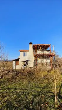 REMAX FORCE'TAN ACIPAYAM KARAHÖYÜK'TE RESMİ EV VE MEYVE BAHÇESİ