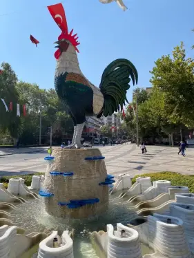 ÇINAR MEYDANINDA SATILIK KOMPLE BİNA