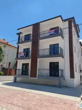 ÇİVRİL'İN MERKEZDE, OKULLAR VE HÜKÜMET KONAĞI YAKINI SIFIR 1+1