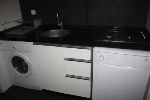 **ender Uysal Gayrimenkulden Foruma Yakın 1+1 Balkonlu Kiralık Apart