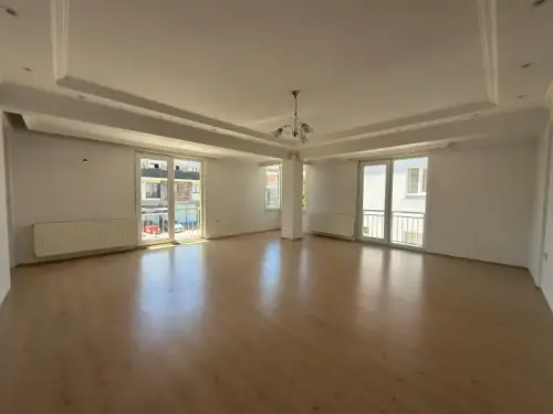 DUR-AL GAYRİMENKUL'DEN TOKAT CADDESİ ÜZERİNDE KİRALIK DAİRE