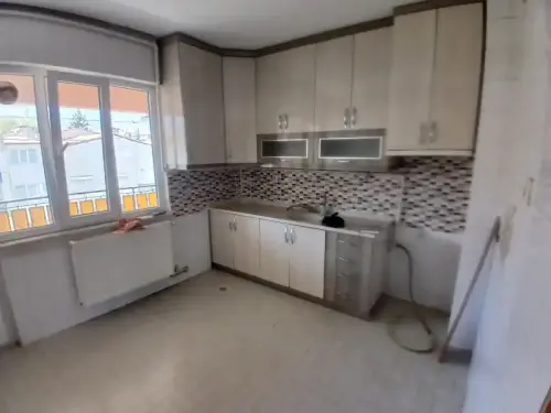 ENDER UYSAL GAYRİMENKULDEN BURSA CADDESİNDE KİRALIK 3+1 DAİRE..  