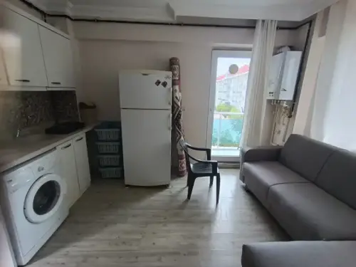 ENDER UYSAL GAYRİMENKULDEN ASMALIEVLER DE 1+1 BALKONLU KİRALIK APART..  