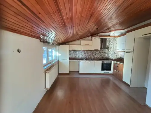 ENDER UYSAL GAYRİMENKULDEN KINIKLIDA 2+1 100 M2 AMERİKAN MUTFAK TERASLI ÇATIKATI .DAİREDE OCAK FIRIN