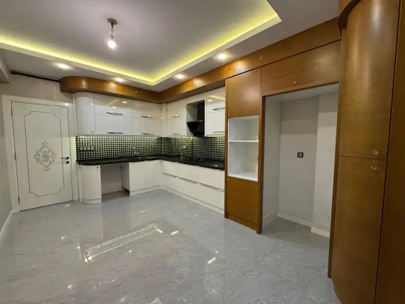 YENİŞAFAK'TA HAVUZLU SİTE İÇERİSİNDE 3+1 DAİRE