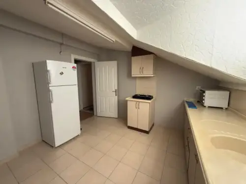 DUR AL GAYRİMENKULDEN KINIKLI'DA KİRALIK 1+1 EŞYALI ÇATI KATI