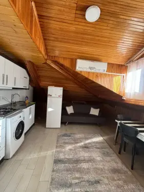 ENDER UYSAL GAYRİMENKULDEN ÜNİVERSİTEYE YAKIN KLİMALI 1+1 ÇATI KATI APART..  