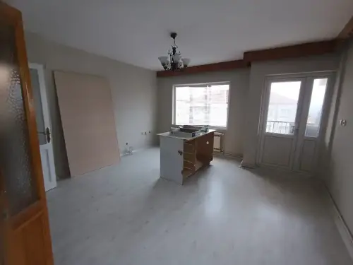 ENDER UYSAL GAYRİMENKULDEN BURSA CADDESİN'DE İÇİ YENİLENMİŞ KİRALIK 3+1 ASANSÖRLÜ DAİRE...  