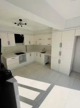 FATİHTE CADDE ÜZERİ LÜKS KİRALIK 3+1 DAİRE