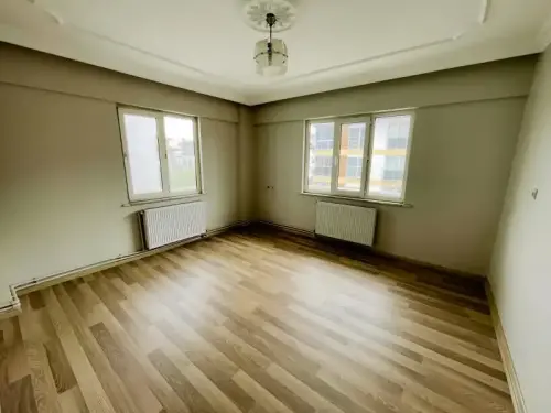 GÜMÜŞÇAY'DA 115M² 2+1 | DOLAP VE PARKE YENİLENMİŞ,GENİŞ L BALKON