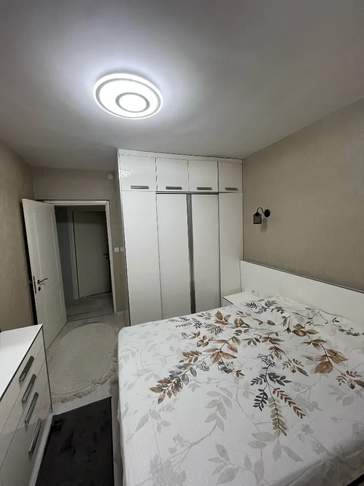 Lise Caddesi'nde Tam Tadilatlı, Masrafsız 3+1