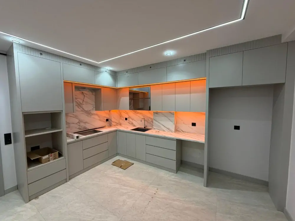 ÖZERSOY'DAN BEREKETLER'DE PANJURLU GYNM O. 3+1 SATILIK LÜX DAİRE