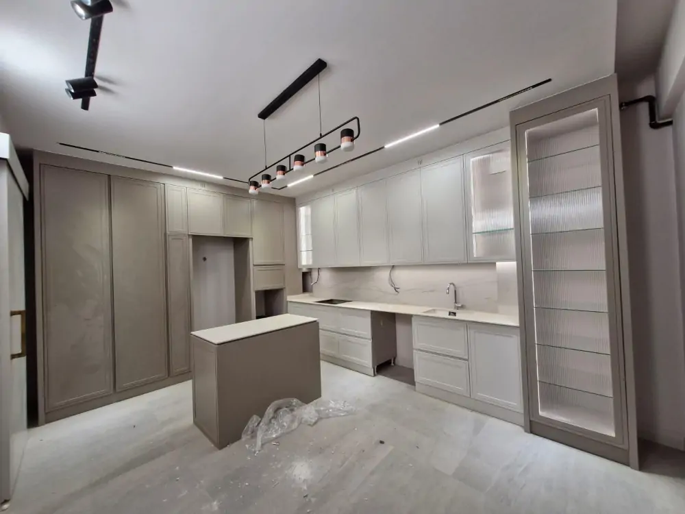 ÖZERSOY'DAN SELÇUKBEY'DE PANJURLU GYNM O. 3+1 SATILIK LÜX DAİRE