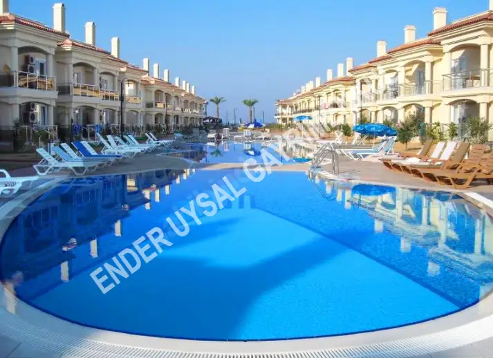Sunset Beach Club’ta Denize Sıfır 2+1 Dubleks | Eşyalı | Jakuzi & Havuz Manzaralı     