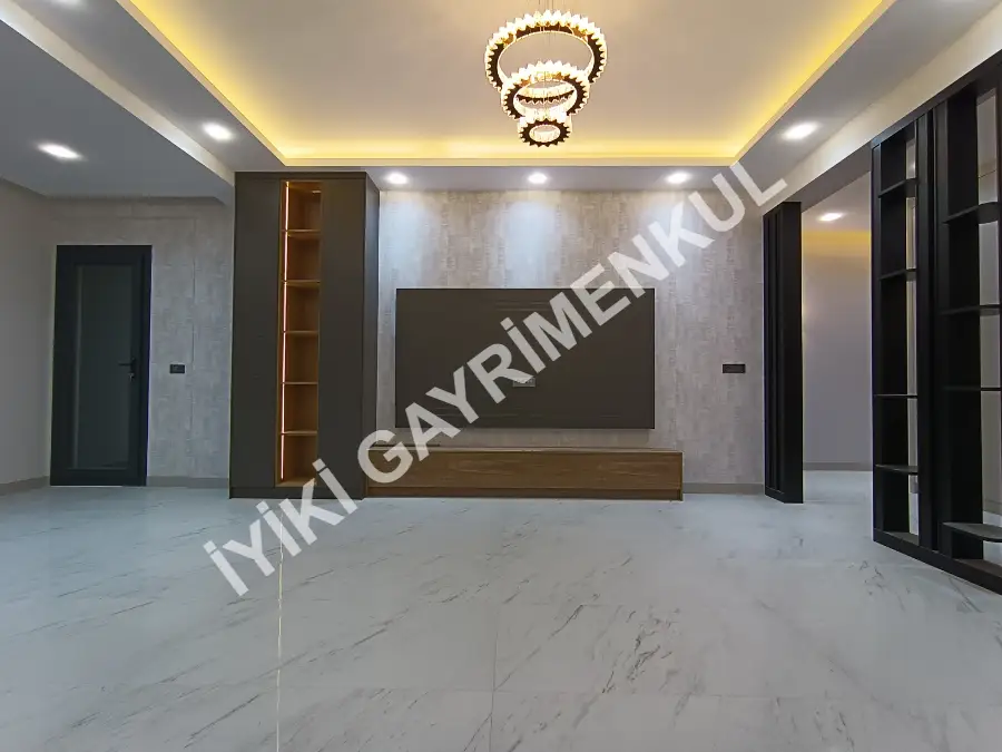 İYİ-Kİ DEN YENİ ŞAFAKTA SİTE KOMSEPTİ HAVUZLU,PANJURLU,GİYİNME ODALI  ÇOÇUK OYUN ALANI OLAN LÜX 3+1 DAİRELER